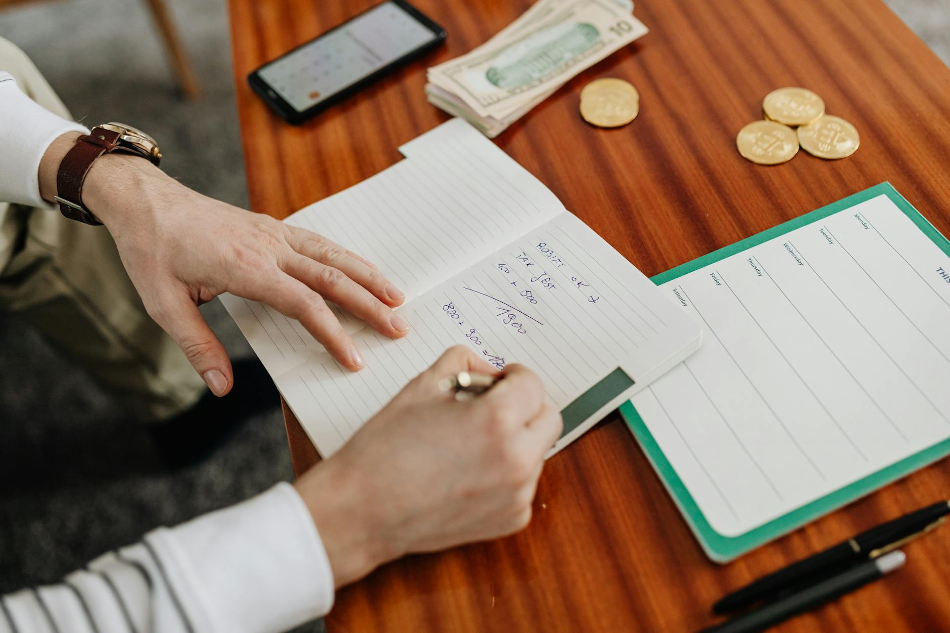 A clean editorial savings scene with cash-planning visuals
